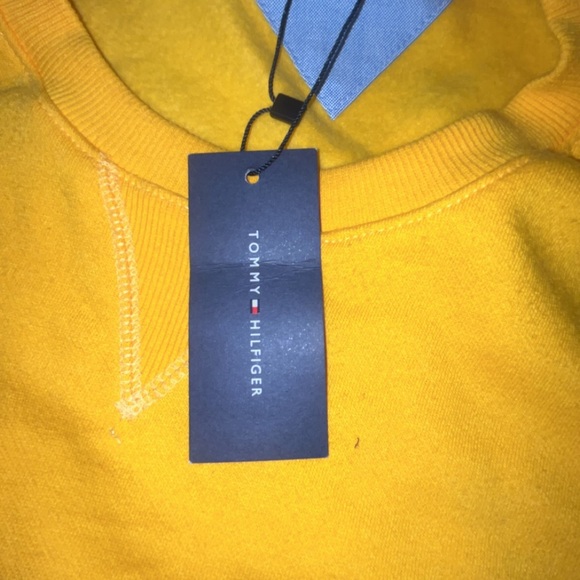 Tommy hilfigure sweater brand new tag still on it price is fair - Picture 4 of 4